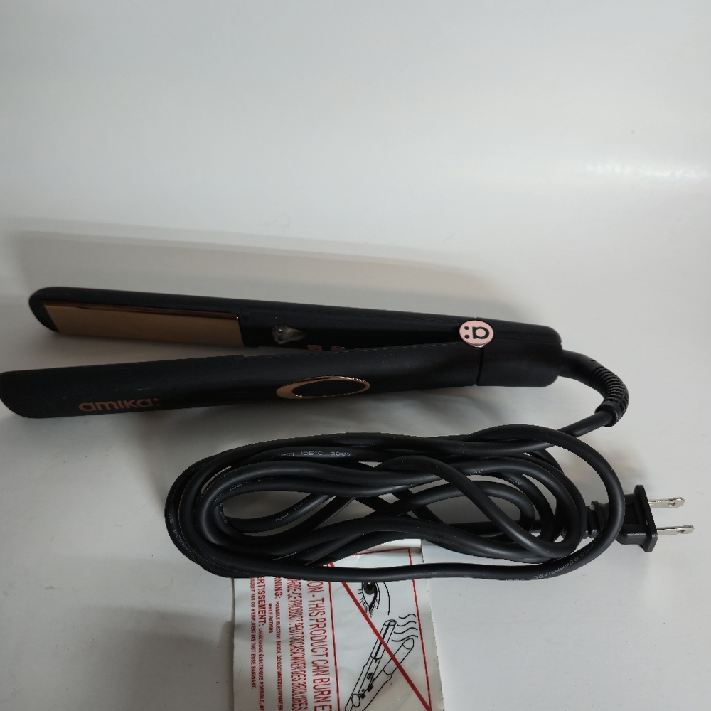 Amika Flat Iron Model HMS0028